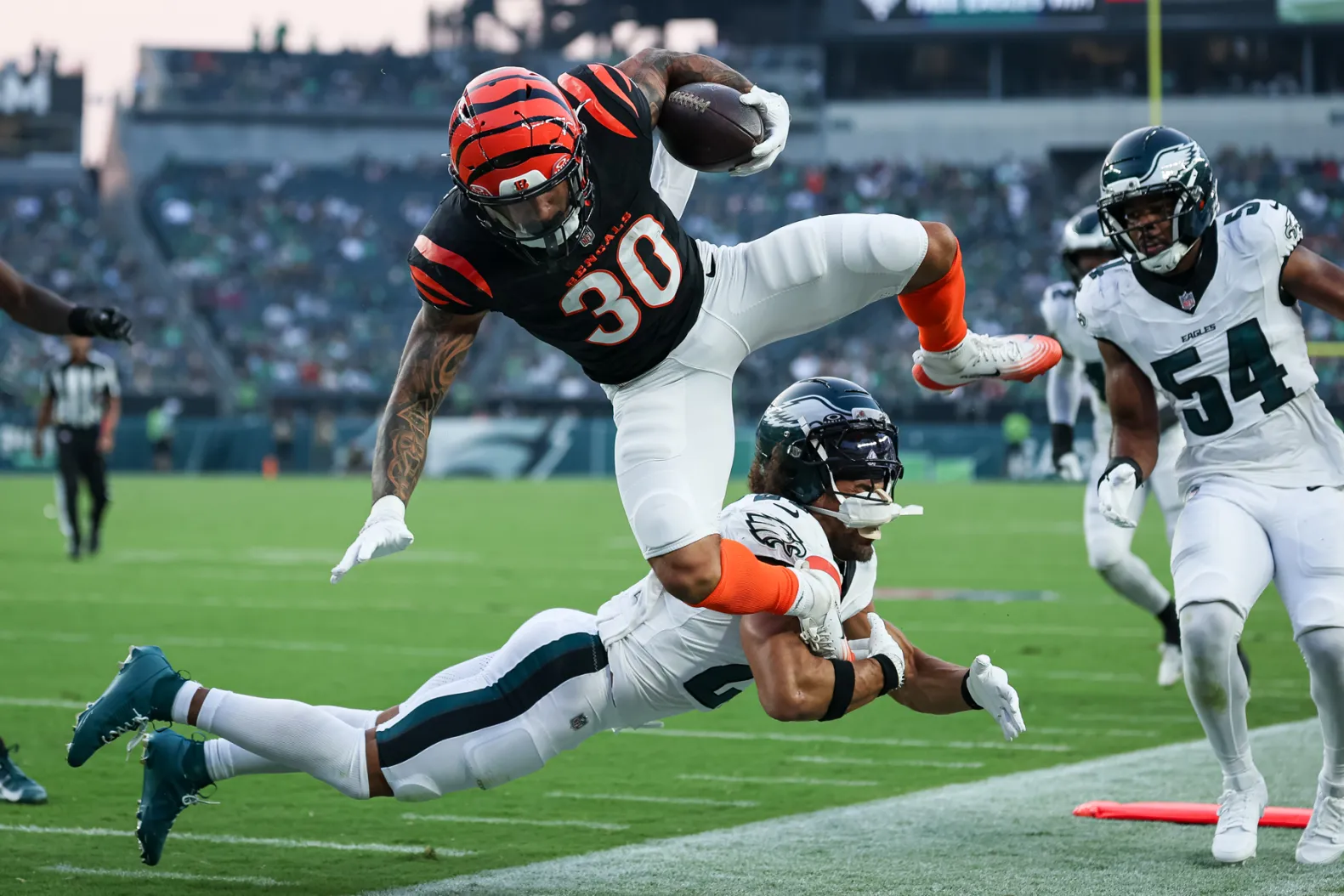 Cincinnati Bengals vs Washington Commanders game action.
